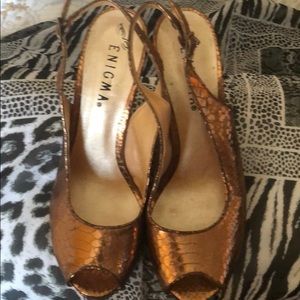 Shoes SZ 81/2 color bronze